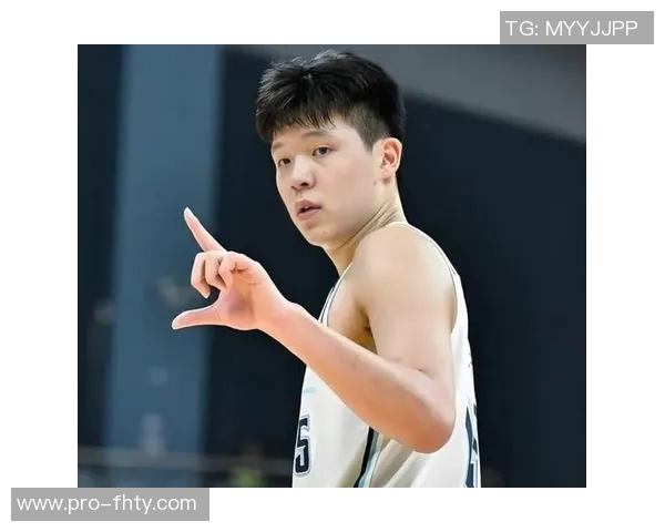 斯普利特谈杨瀚森在球队战术中的关键角色与中轴策应作用